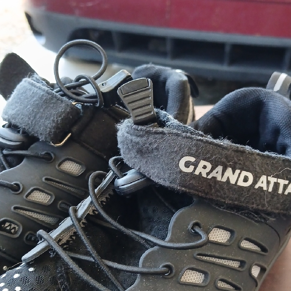 Women's Athletic Shoes - Black Size 8. - Picture 2 of 6